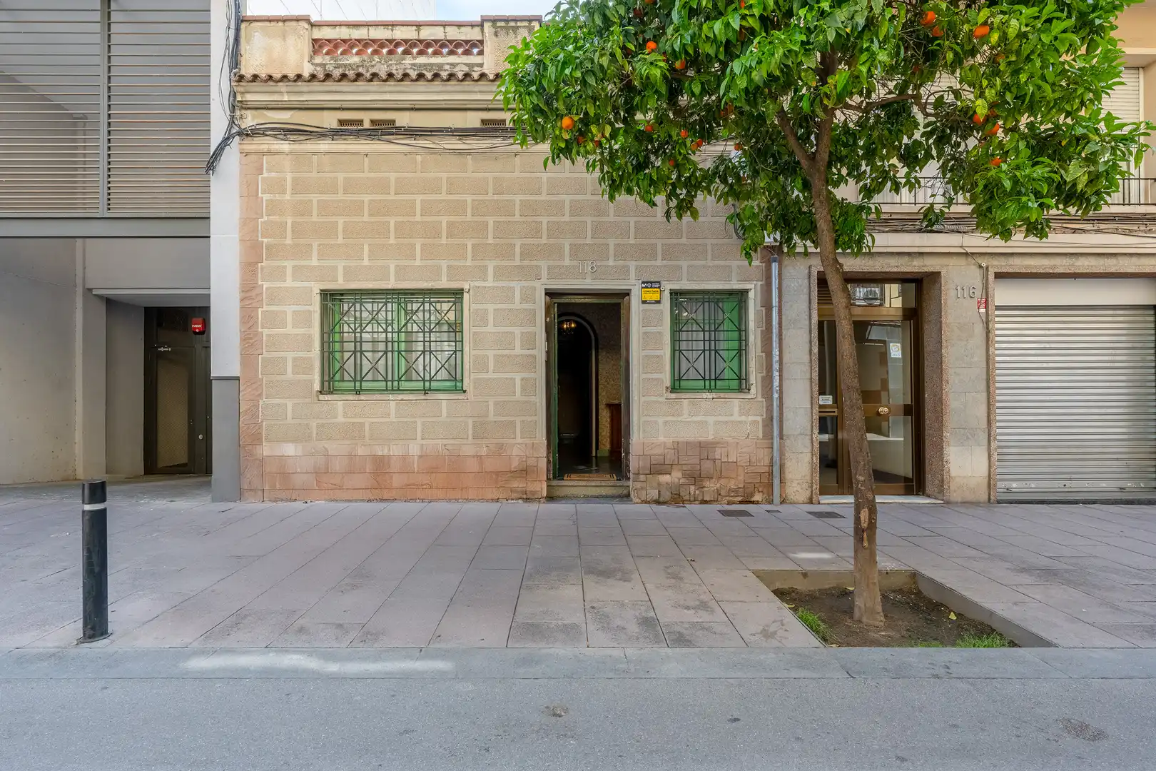 Vista exterior de Casa adosada en venda en Barcelona amb Calefacció, Jardí privat i Terrassa