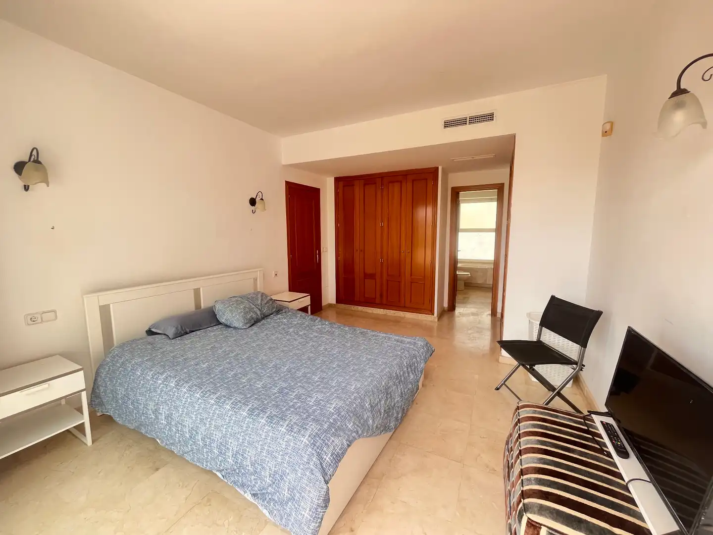 Dormitori de Casa adosada en venda en Marbella amb Jardí privat, Terrassa i Moblat