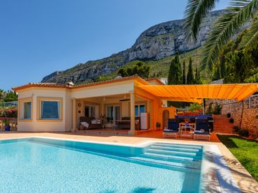 Chalet con piscina en venta en El Montgó