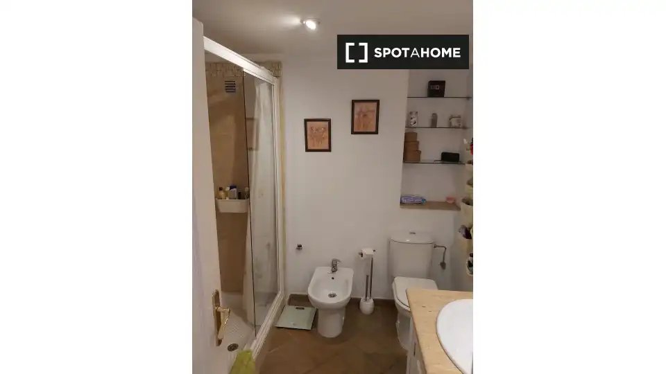 Badezimmer von Wohnung zur untervermieten in Cádiz mit Klimaanlage, Terrasse und Möbliert