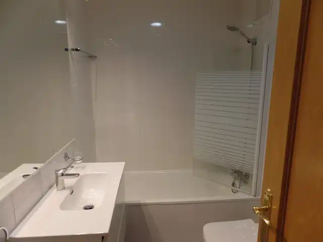 Badezimmer von Wohnung zur Miete in Madrid mit Heizung, Terrasse und Möbliert