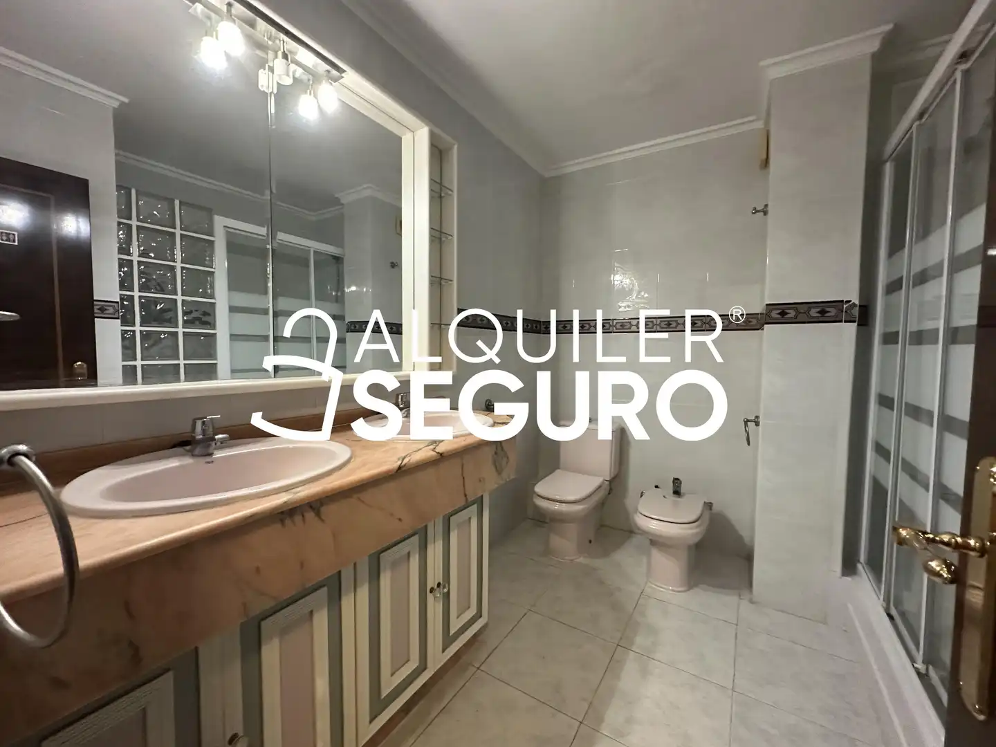 Bany de Pis de lloguer en Benetússer amb Aire condicionat, Terrassa i Moblat
