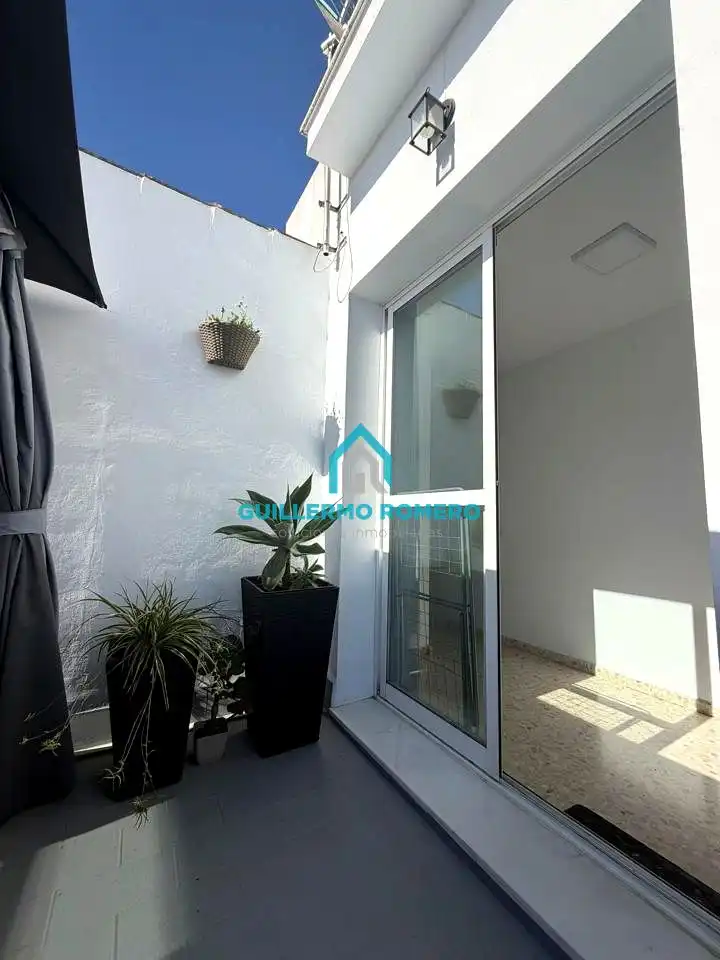 Vista exterior de Dúplex en venta en Coria del Río