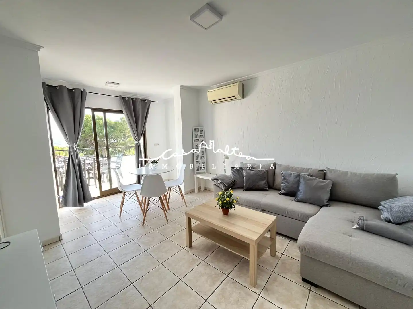 Sala de estar de Casa o chalet en venta en La Nucia con Aire acondicionado, Jardín privado y Terraza