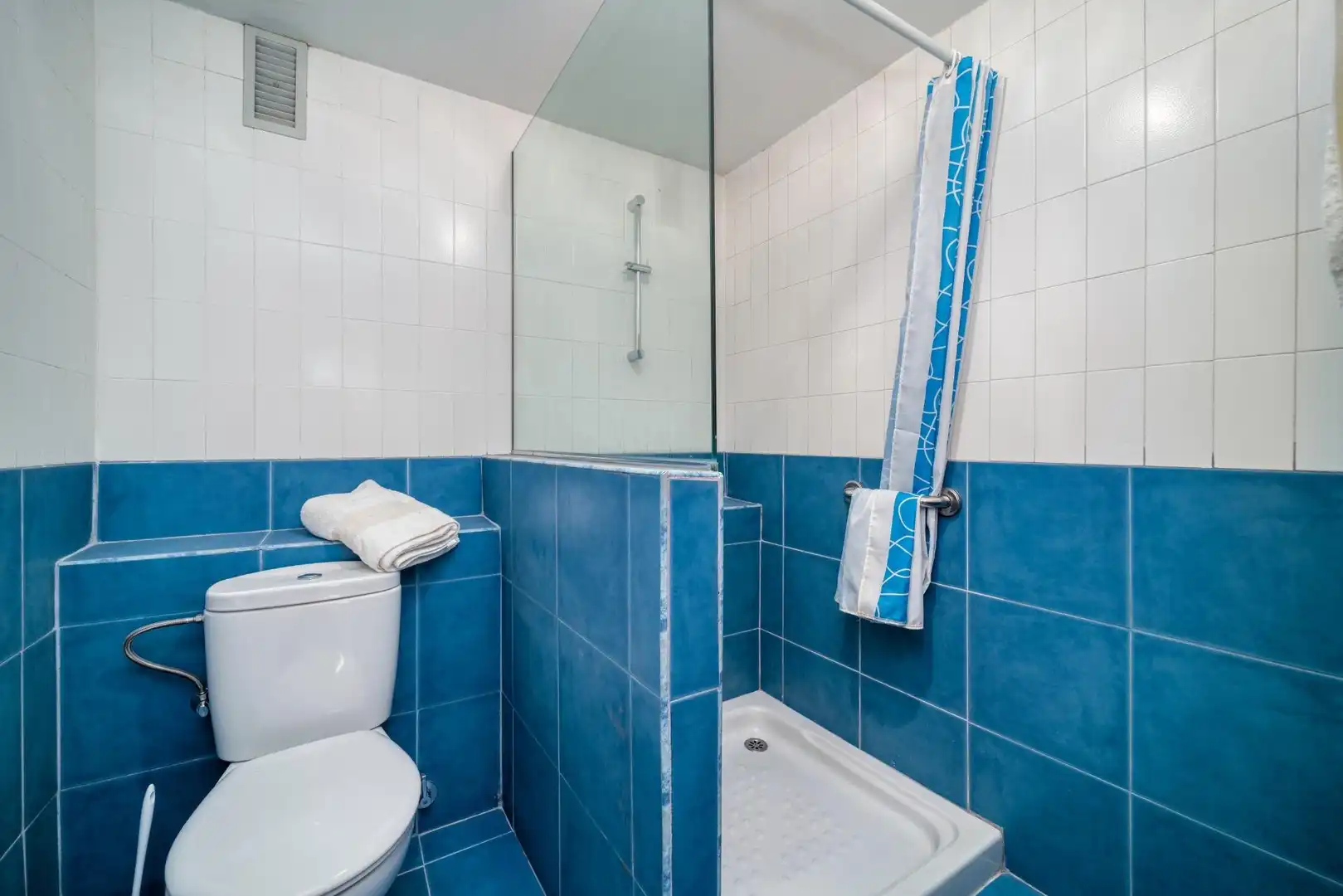 Bathroom of Detached homes for sale in Pozuelo de Alarcón  with Air Conditioner, Heating and Private garden