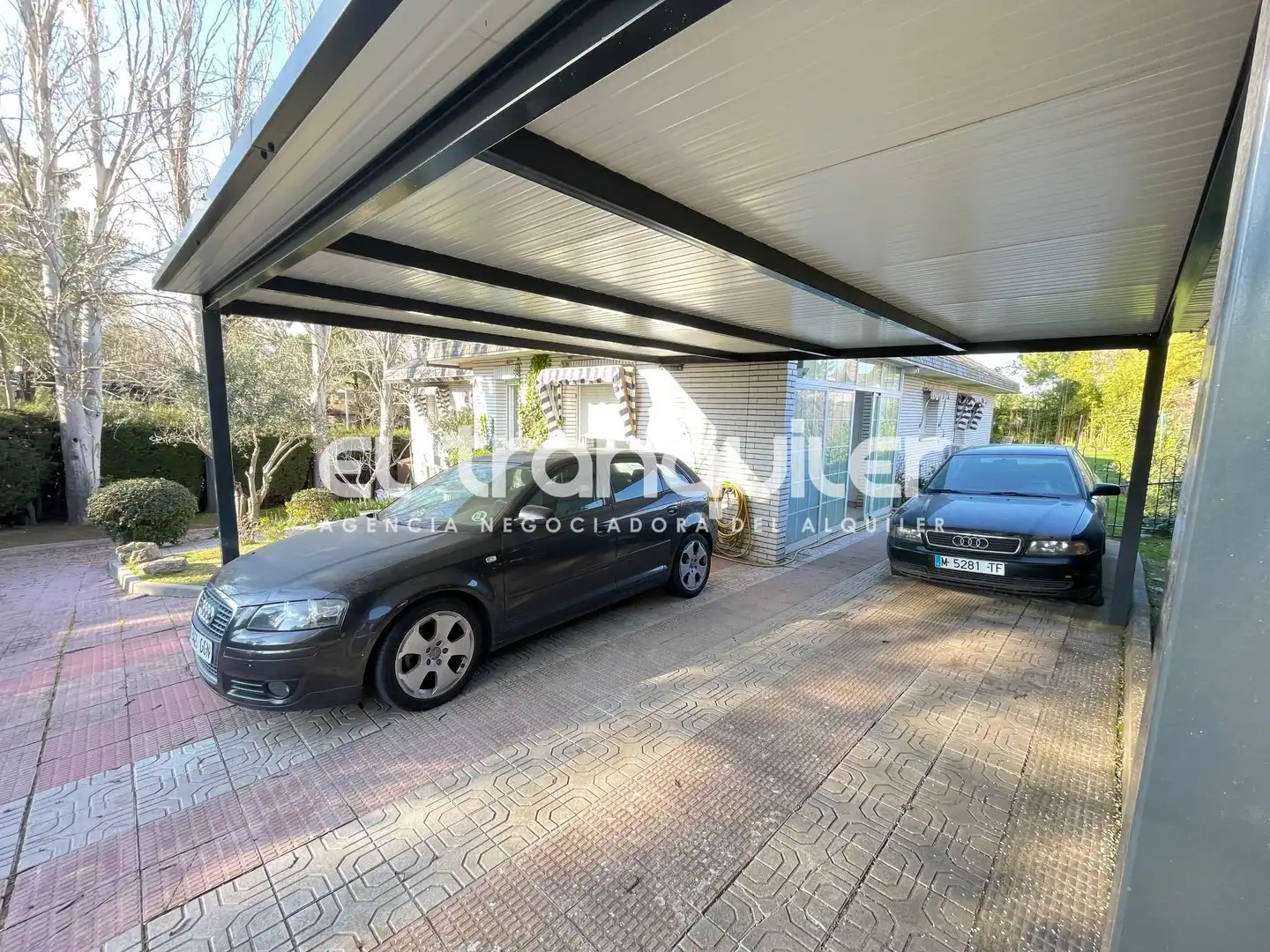 Parkplatz von Haus oder Chalet zur Miete in Fuente del Fresno mit Privatgarten, Schwimmbad und Möbliert