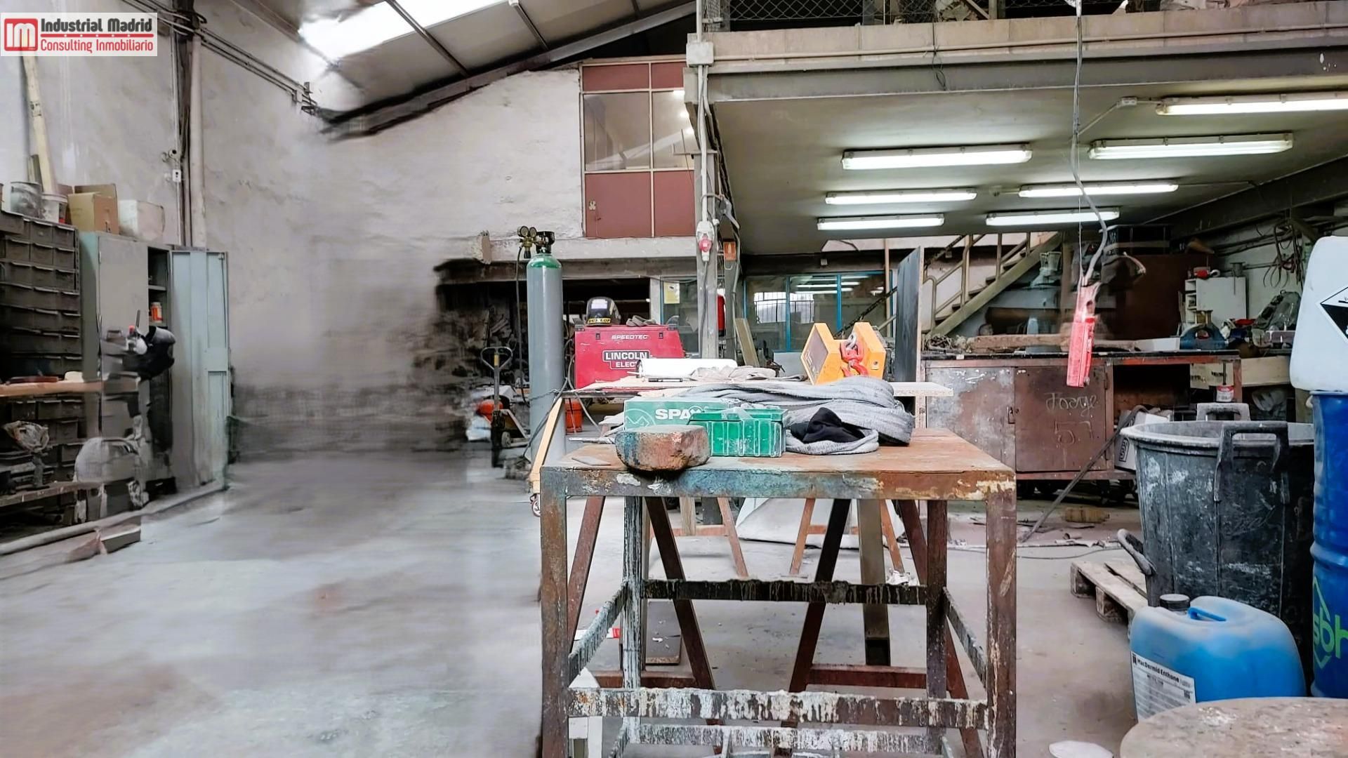 Fabrikhallen zum verkauf in Calle del Nogal, Zona Industrial
