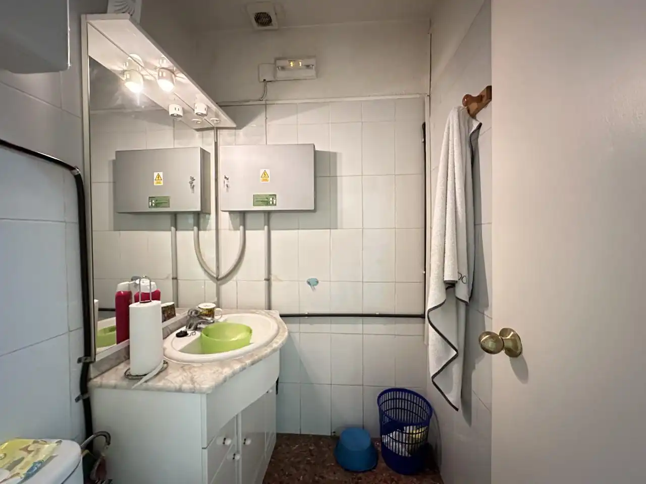 Badezimmer von Geschaftsraum zum Verkauf in Alicante / Alacant mit Klimaanlage