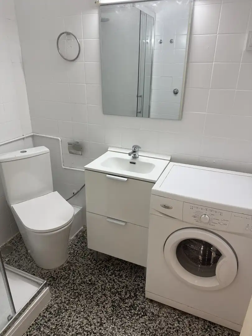 Badezimmer von Wohnung zur Miete in  Madrid Capital mit Klimaanlage