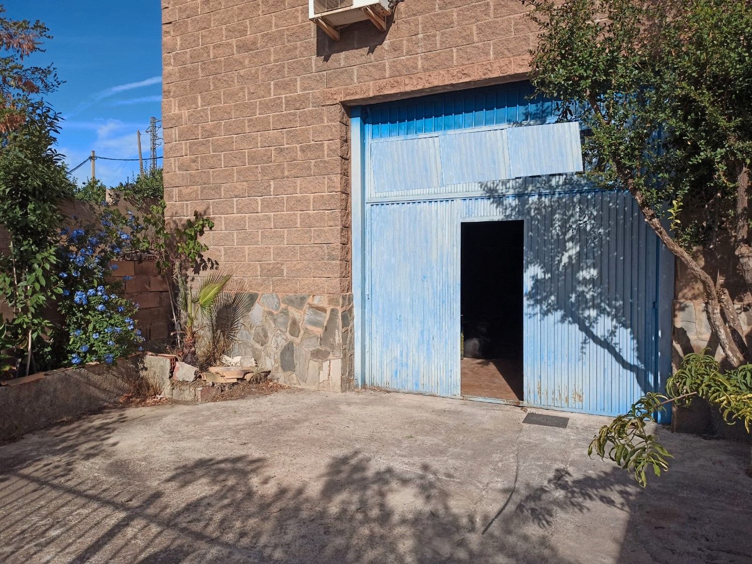 Vista exterior de Nave industrial en venta en Dúrcal