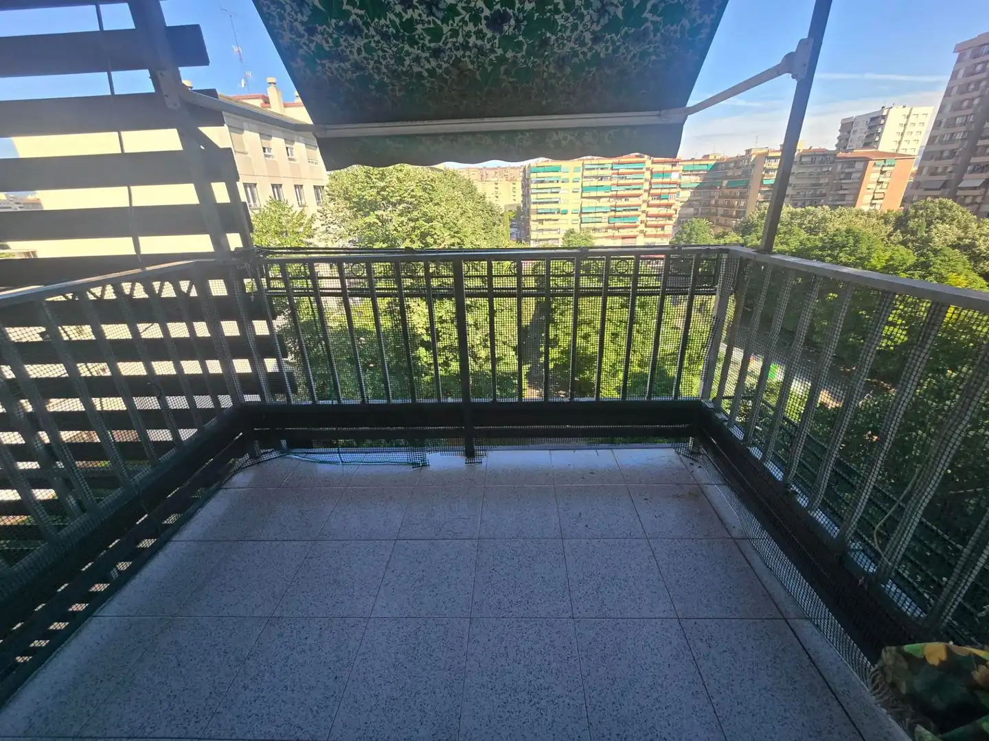 Terrassa de Pis de lloguer en  Logroño amb Calefacció, Terrassa i Moblat