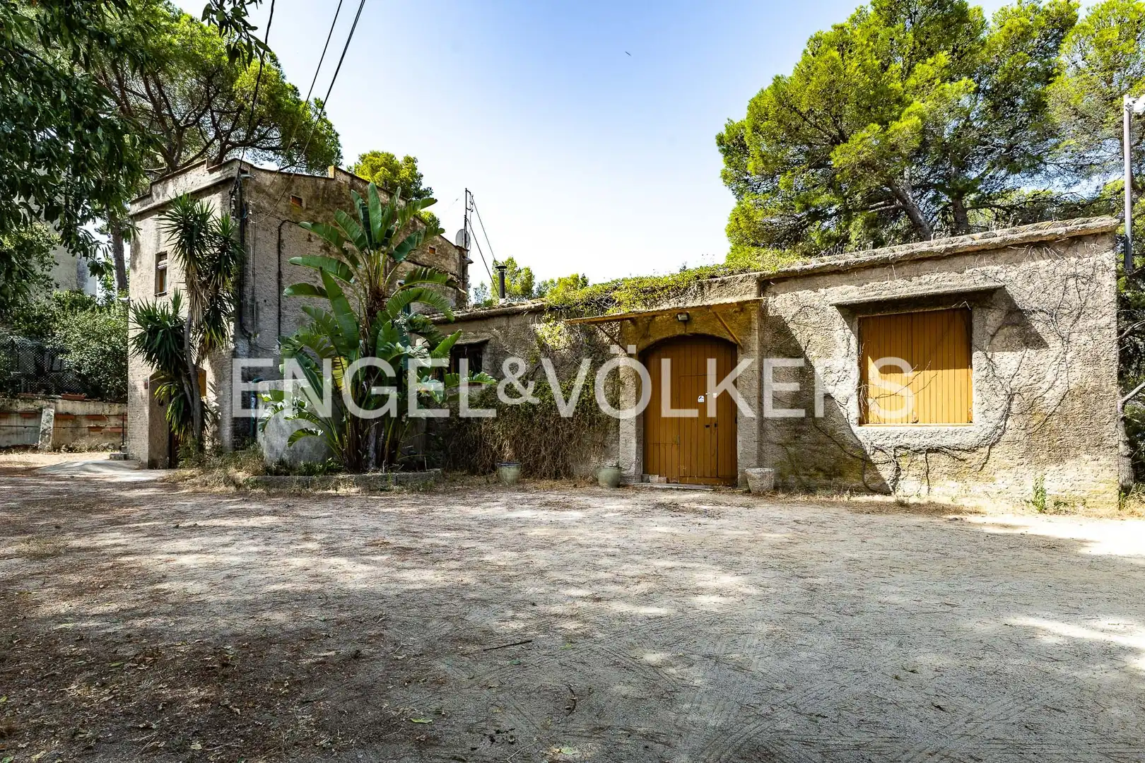 Vista exterior de Casa o chalet en venta en Badalona con Calefacción y Jardín privado