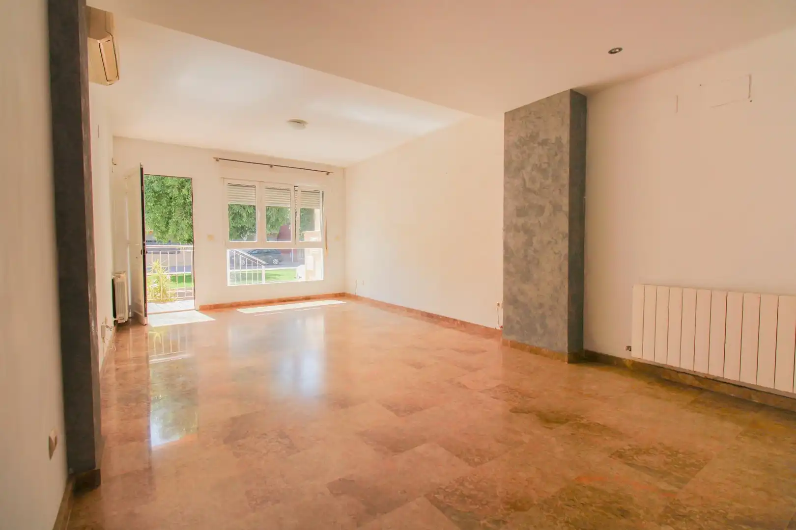 Sala d'estar de Casa adosada en venda en Puçol