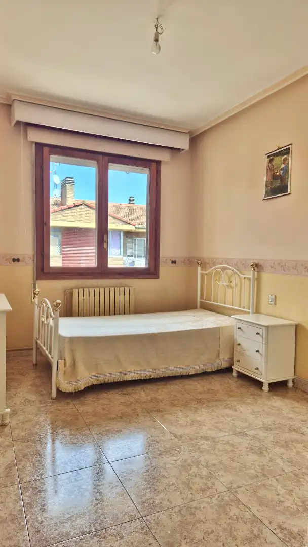 Habitación de Piso en venta en Corella con Calefacción, Terraza y Amueblado