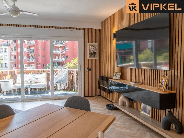 Living room of Flat for sale in  Barcelona Capital  with Air Conditioner, Heating and Parquet flooring
