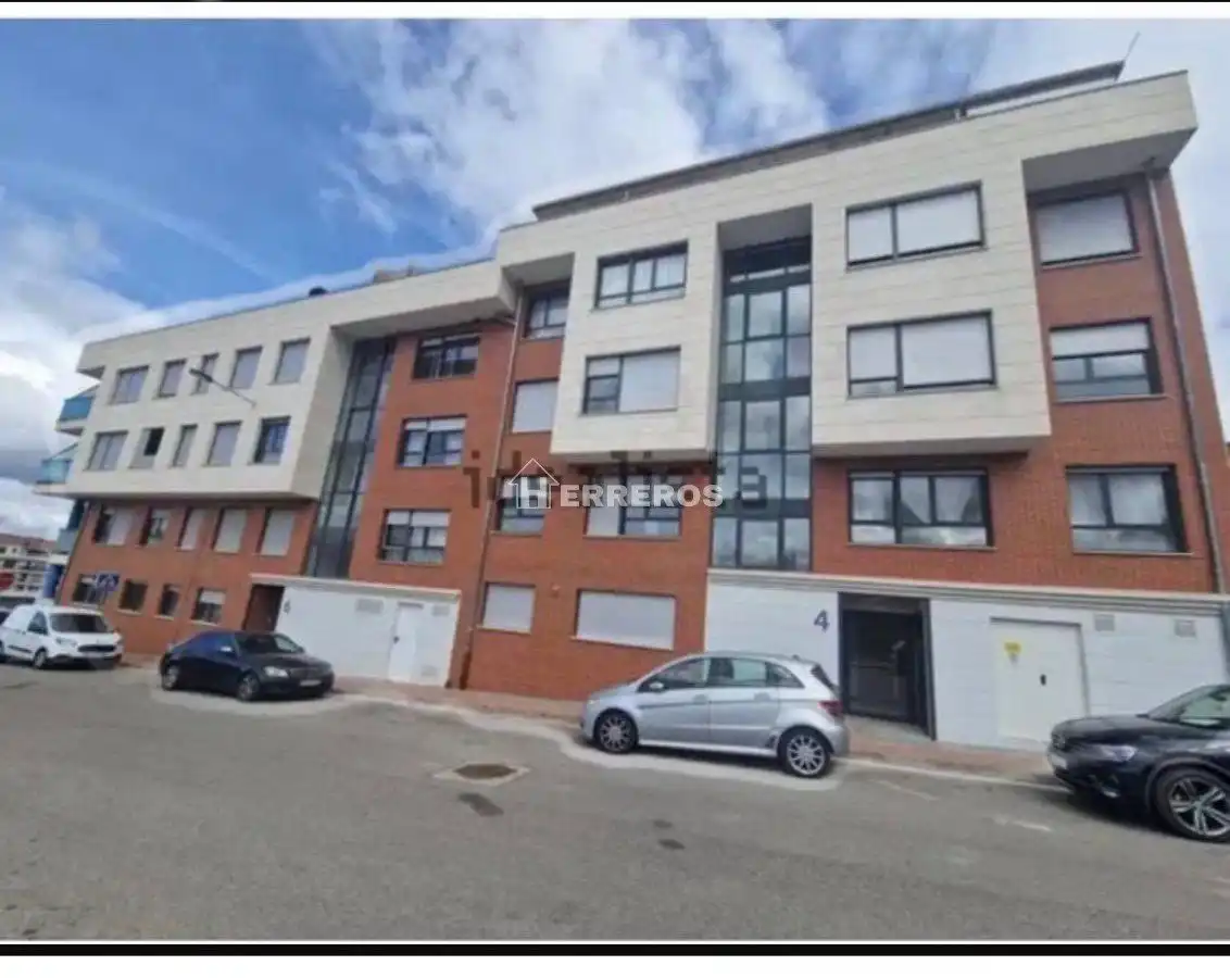 Vista exterior de Piso en venta en Albelda de Iregua con Calefacción, Parquet y Terraza
