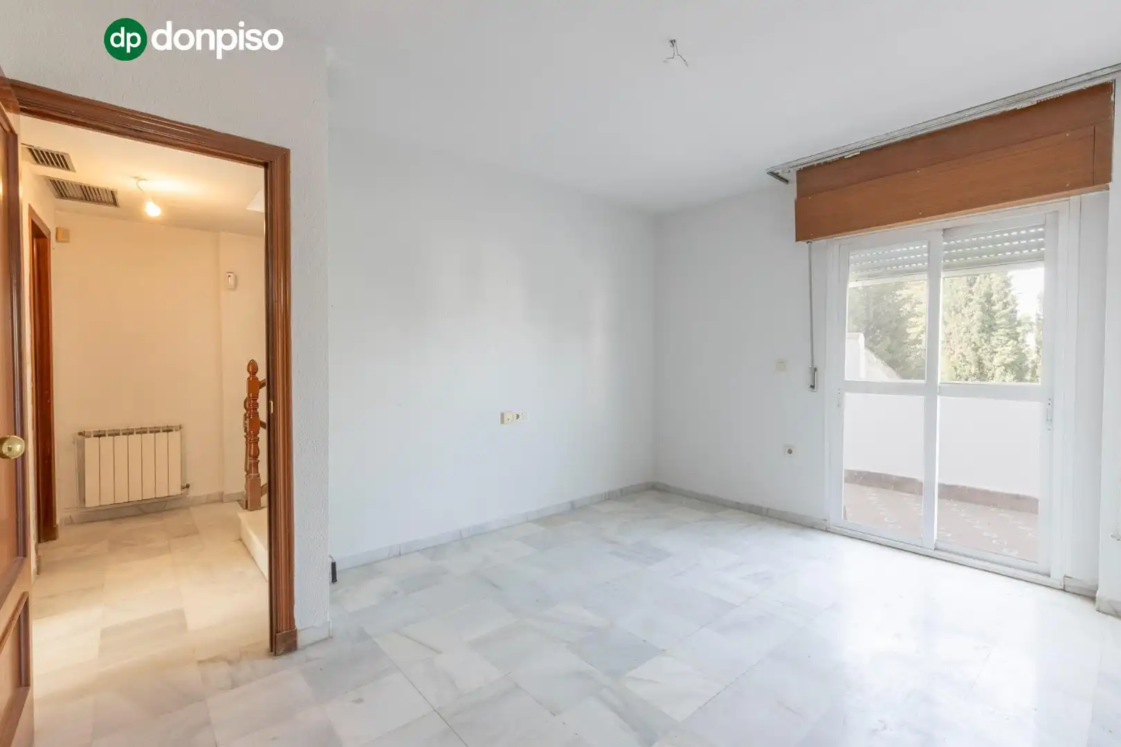 Einfamilien-Reihenhaus zum Verkauf in Granada mit Heizung, Terrasse und Abstellraum