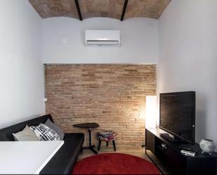 Living room of Study to share in  Barcelona Capital  with Air Conditioner and Terrace