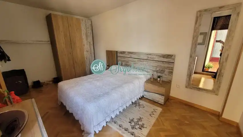 Dormitori de Casa o xalet en venda en Segovia amb Calefacció, Parquet i Terrassa