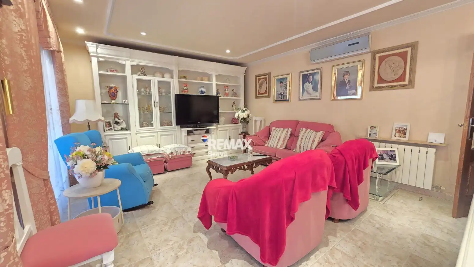 Sala d'estar de Casa o xalet en venda en Pineda de Mar amb Aire condicionat, Calefacció i Terrassa