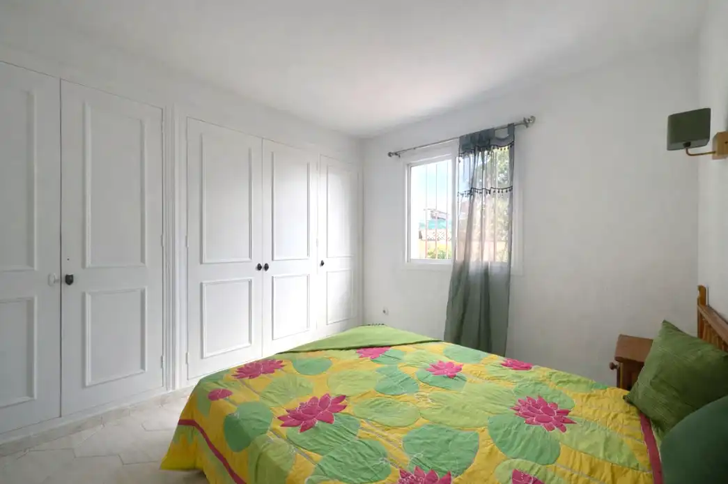 Dormitori de Casa adosada en venda en Mijas amb Jardí privat, Terrassa i Traster