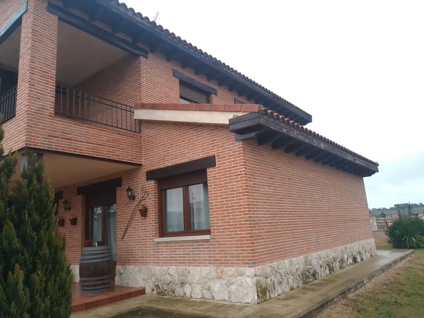 Vista exterior de Casa o xalet en venda en Quintana del Puente amb Calefacció, Jardí privat i Terrassa