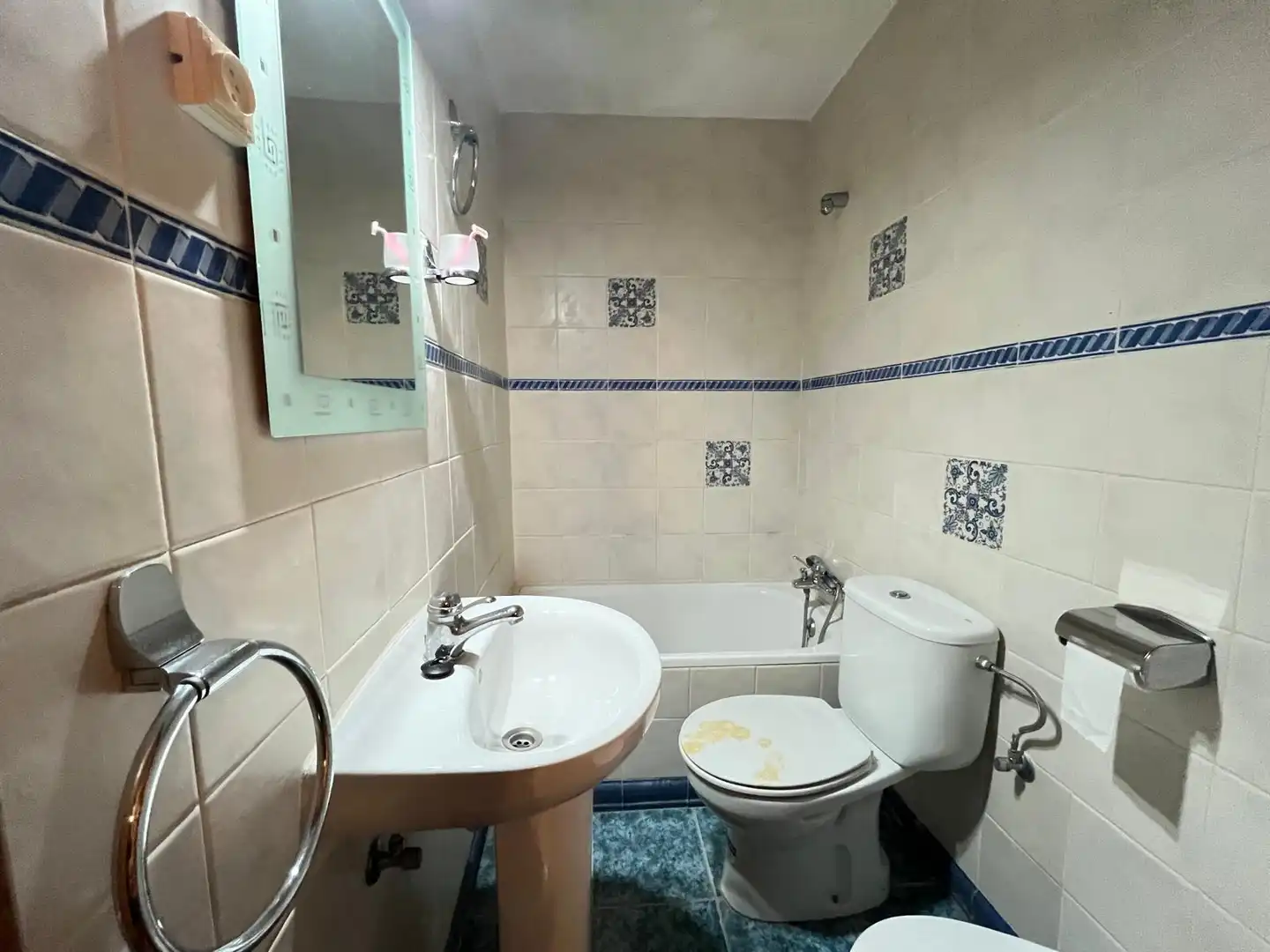 Bathroom of Houses for sale in Cartagena  with Air Conditioner and Swimming Pool