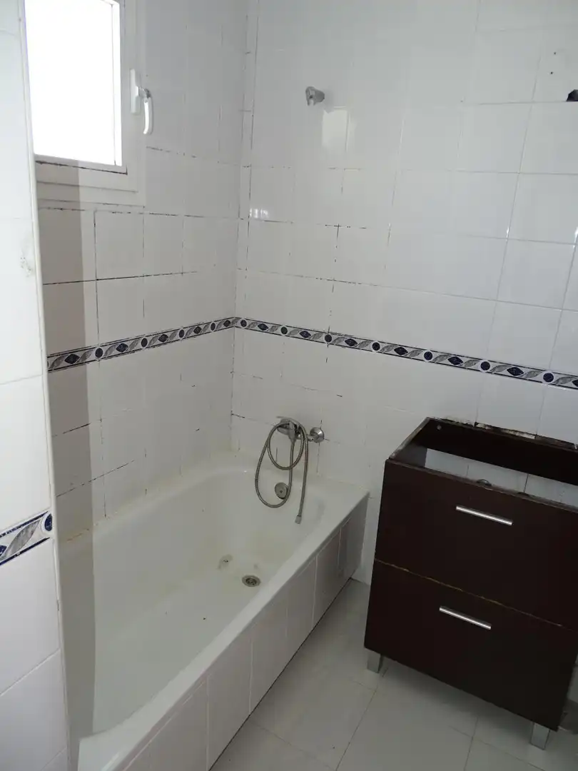 Bany de Casa o xalet en venda en Utrera amb Calefacció, Terrassa i Traster