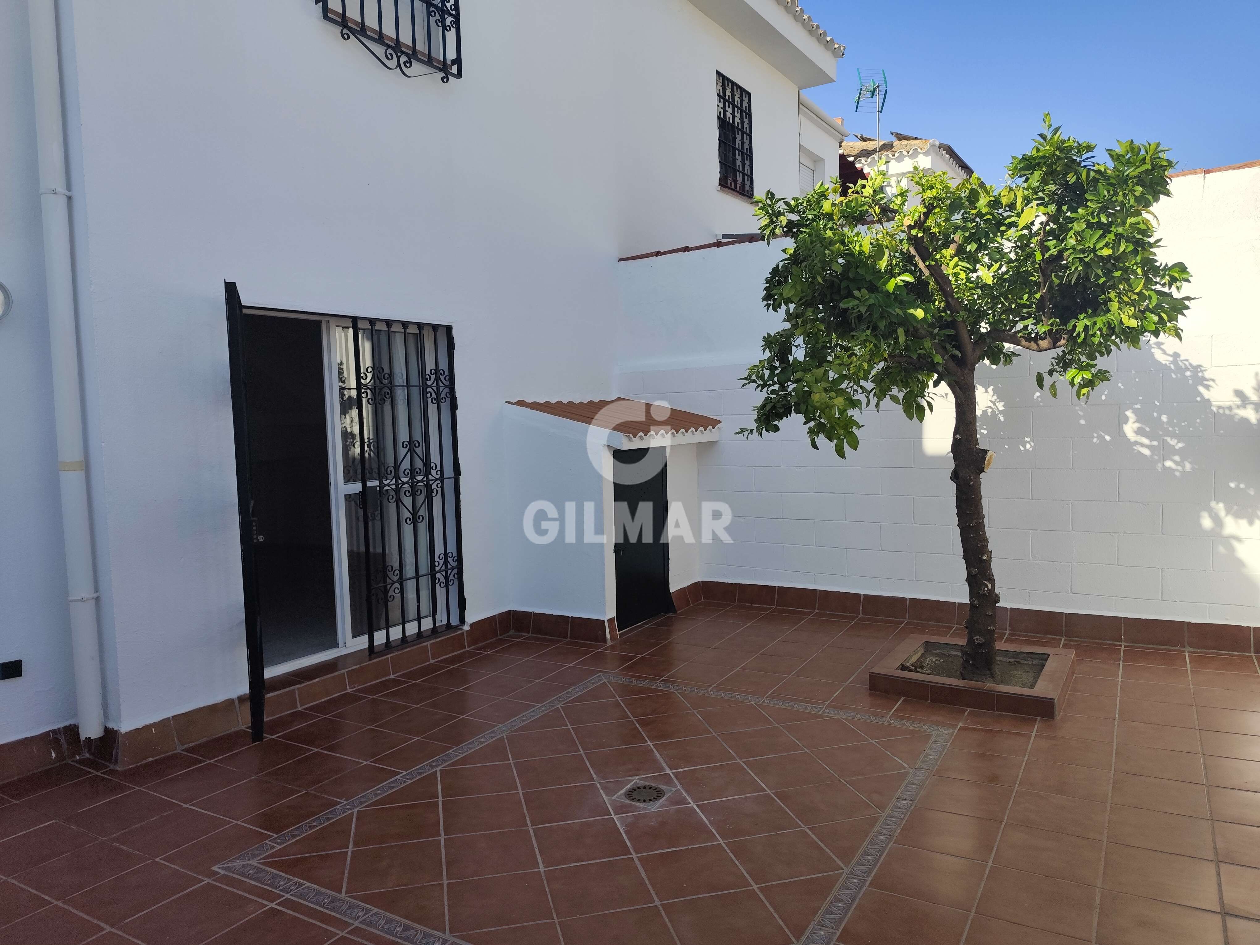 Jardín de Casa adosada de alquiler en Gines con Calefacción y Jardín privado