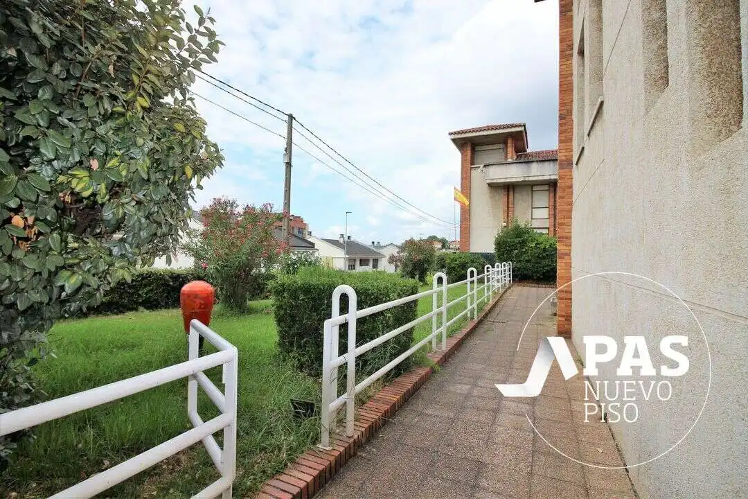 Vista exterior de Casa adosada en venda en Santander amb Calefacció, Jardí privat i Terrassa
