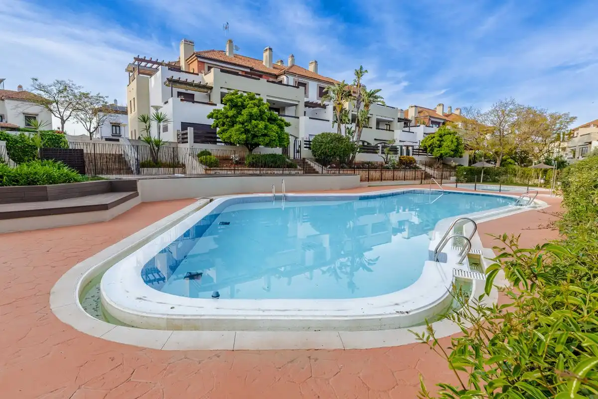 Piscina de Ático en venta en Guillena con Calefacción, Terraza y Trastero