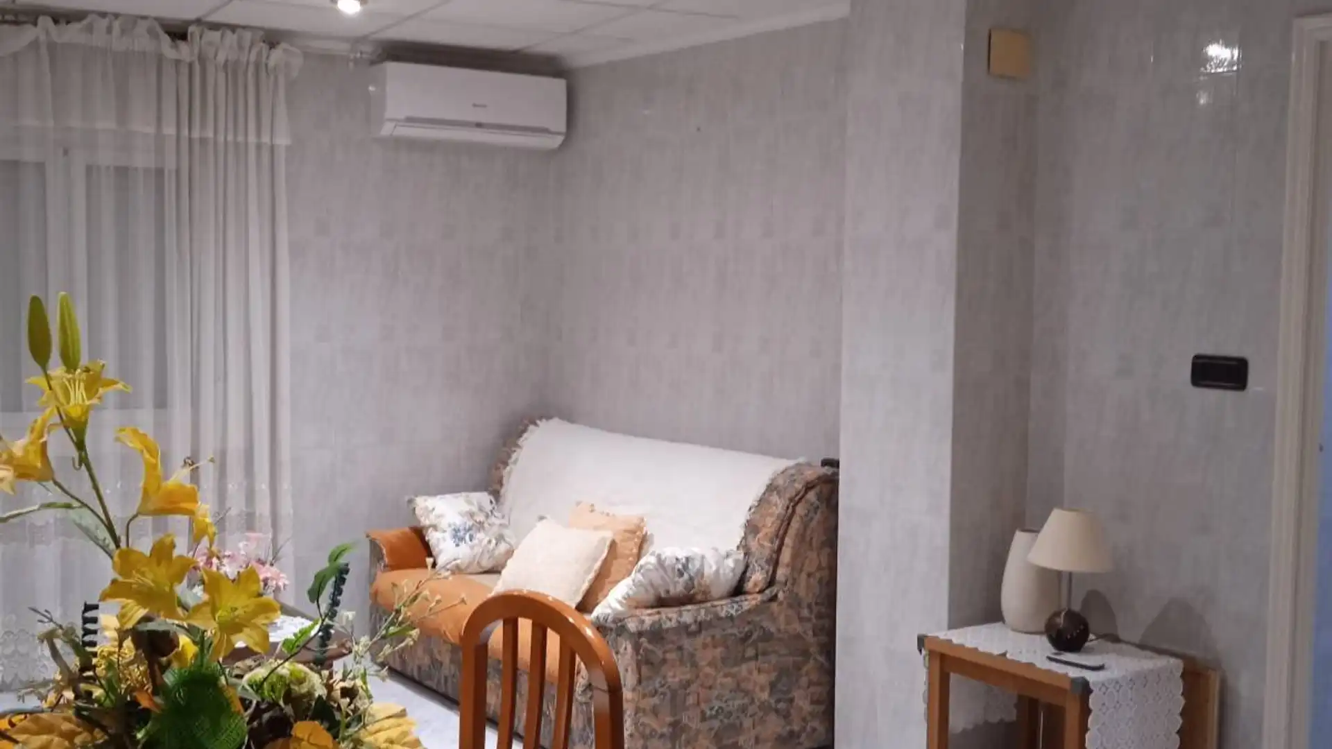 Habitación de Casa adosada en venta en Catral con Calefacción y Amueblado