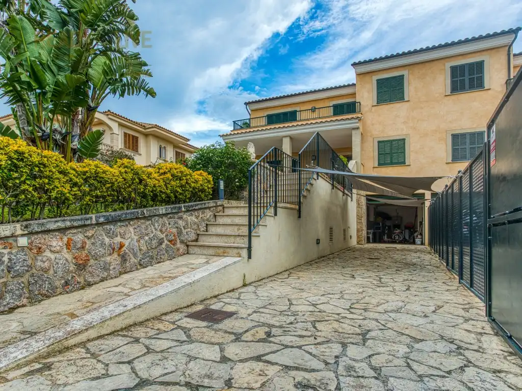 Außenansicht von Einfamilien-Reihenhaus zum Verkauf in Alcúdia mit Klimaanlage, Privatgarten und Terrasse