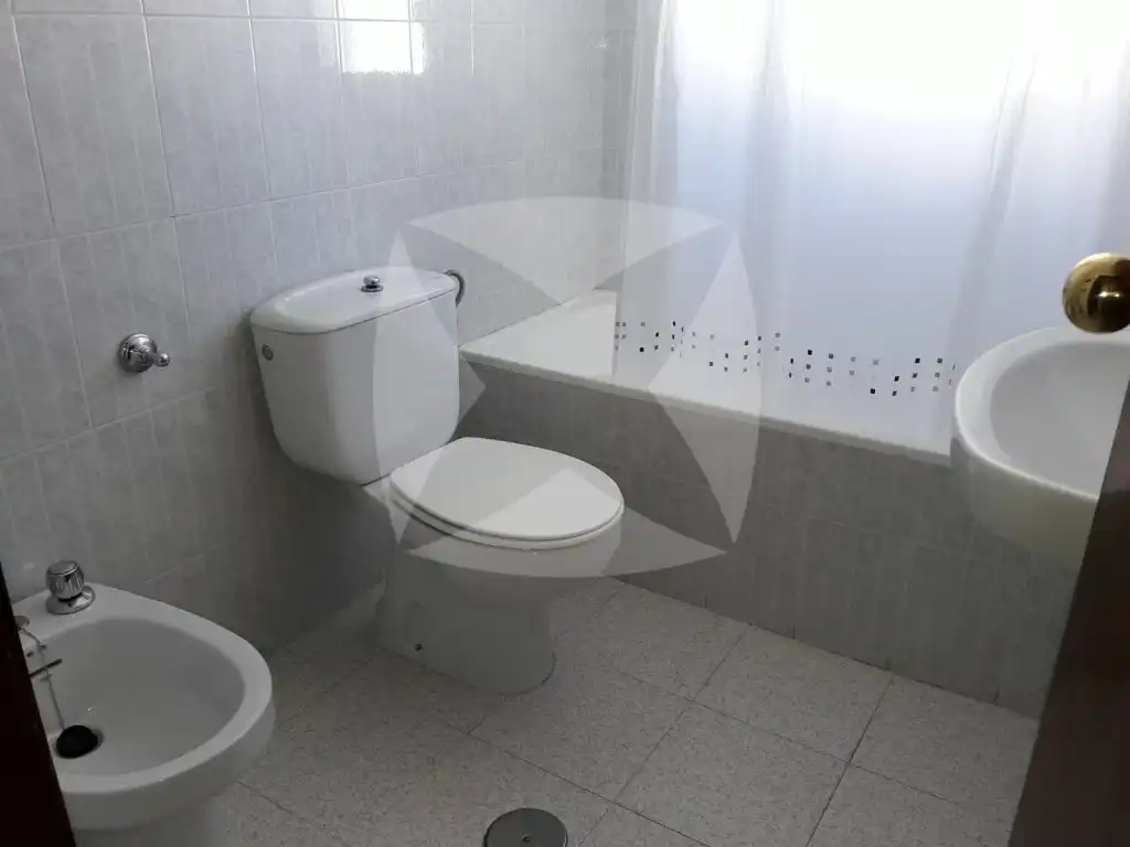 Bany de Pis de lloguer en Badajoz amb Terrassa, Moblat i Balcó