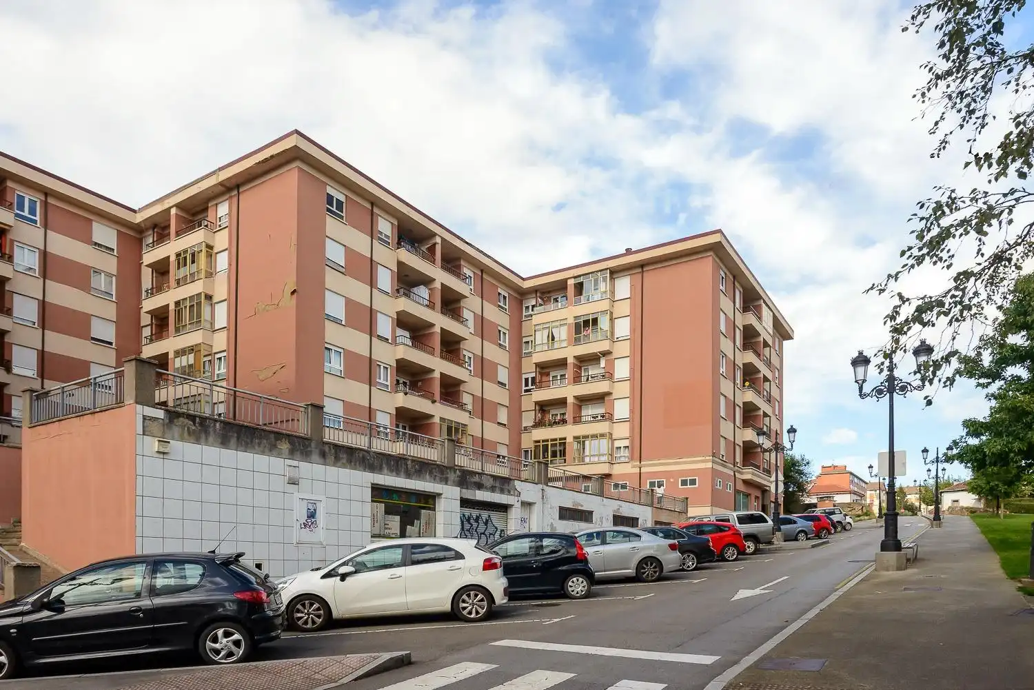 Vista exterior de Piso en venta en Oviedo  con Calefacción, Terraza y Trastero