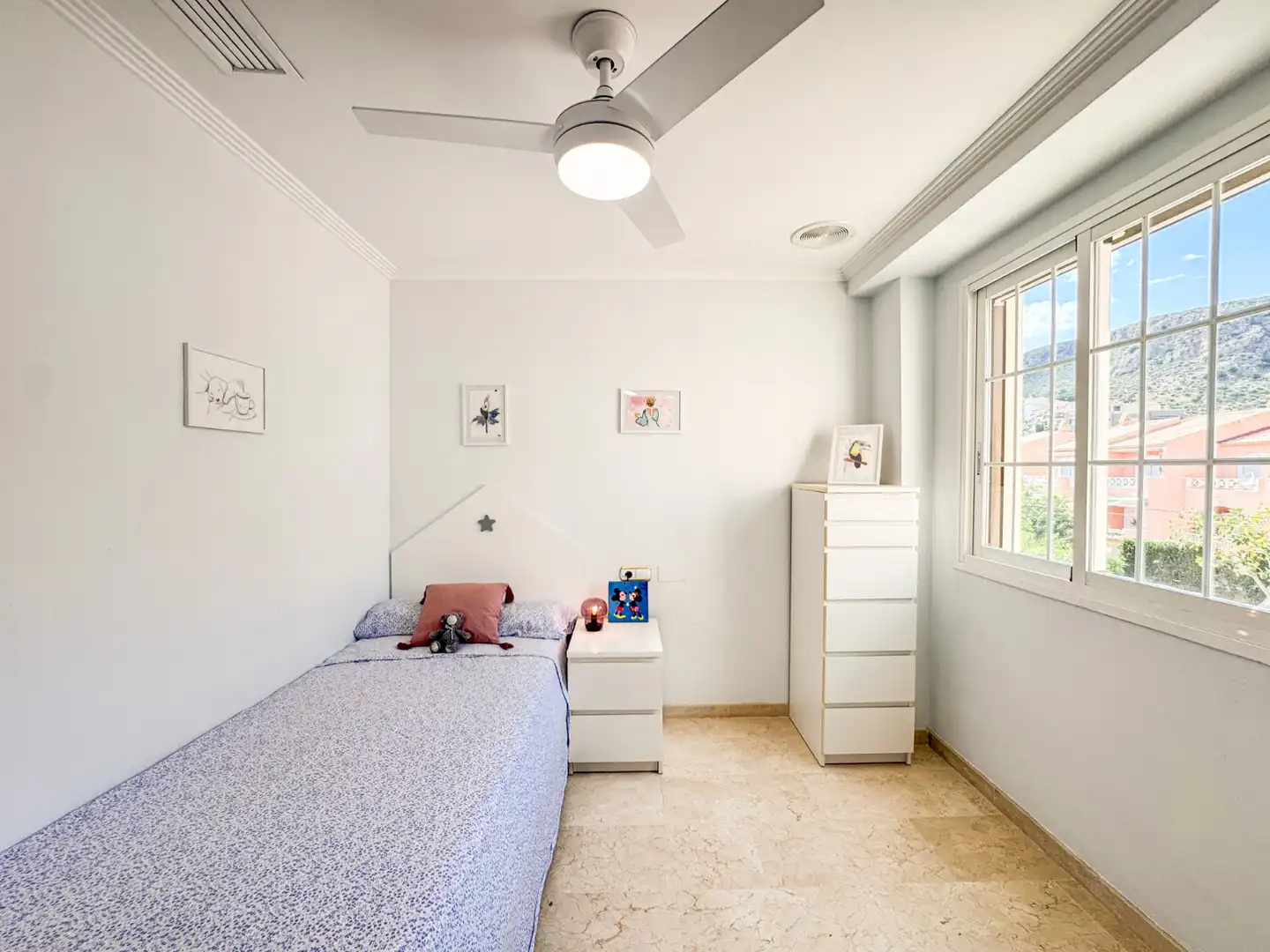 Habitación de Dúplex de alquiler en Santa Pola con Terraza, Trastero y Piscina