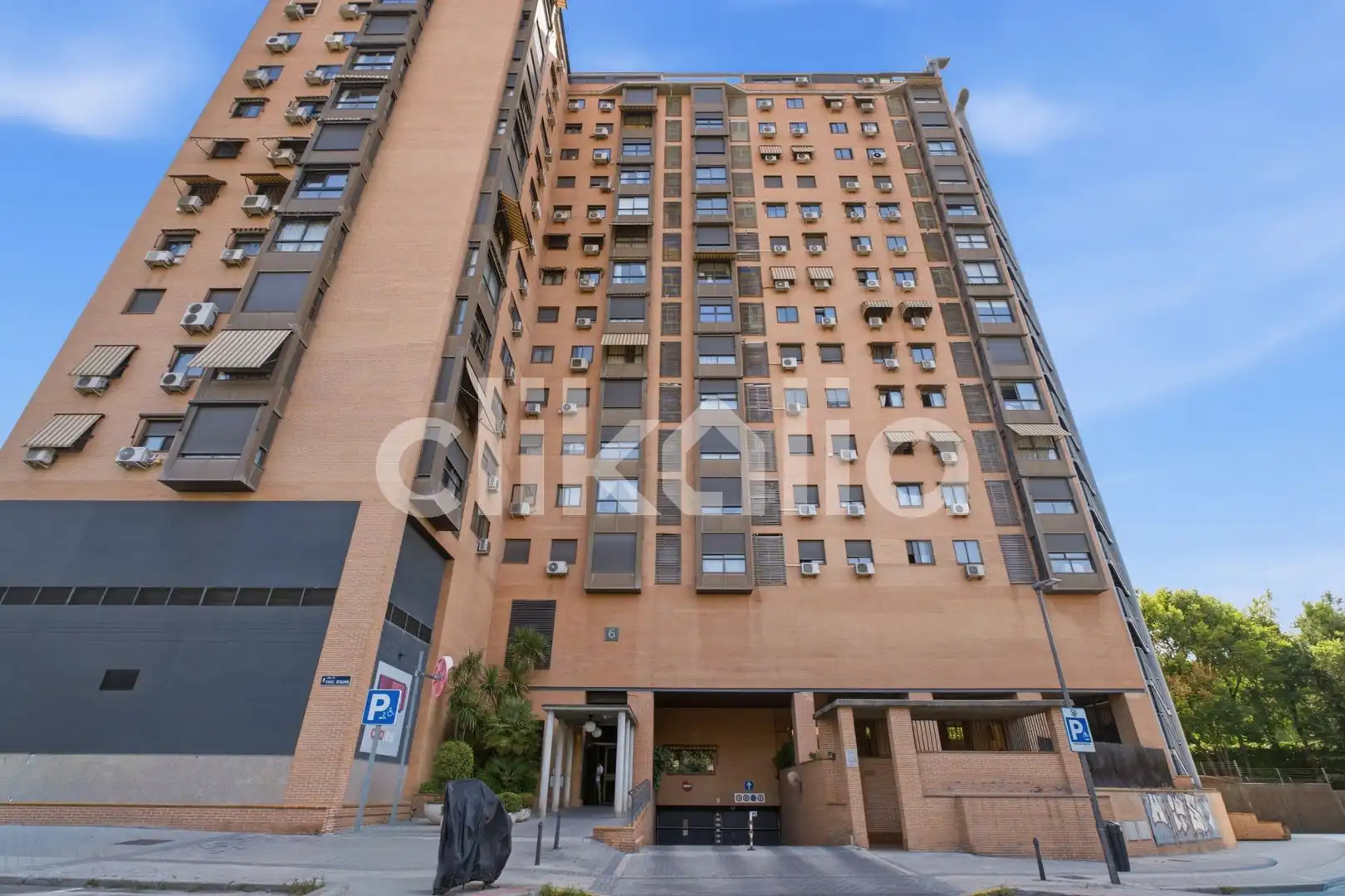 Vista exterior de Piso en venta en Madrid con Aire acondicionado, Calefacción y Jardín privado