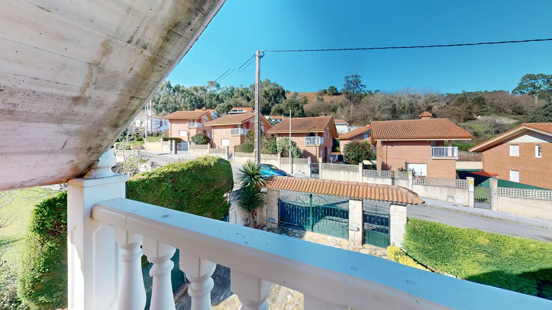 Vista exterior de Casa o xalet en venda en Arnuero amb Calefacció, Terrassa i Balcó