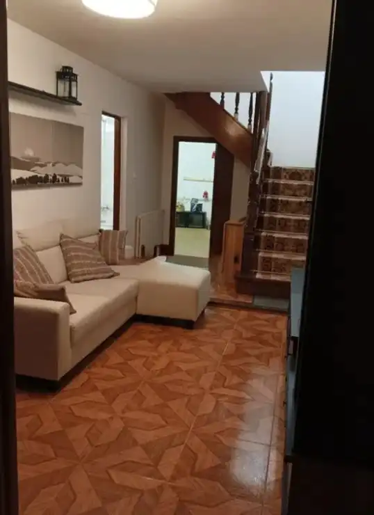 Sala d'estar de Casa o xalet en venda en Arenas de Iguña amb Calefacció, Traster i Moblat