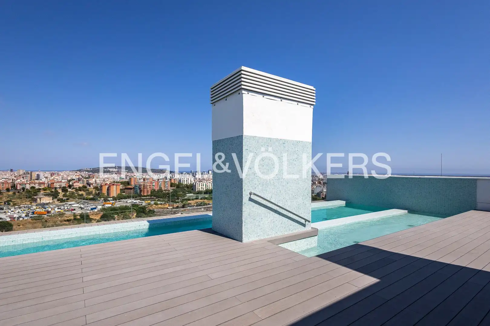 Piscina de Àtic en venda en L'Hospitalet de Llobregat amb Aire condicionat, Calefacció i Parquet