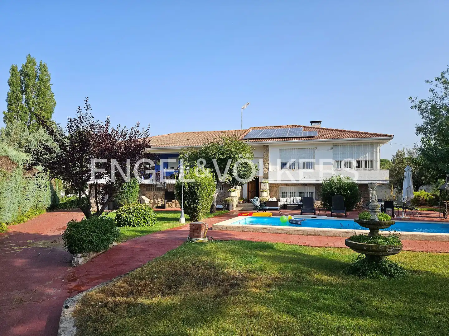 Vista exterior de Casa o xalet en venda en Alpedrete amb Calefacció, Jardí privat i Terrassa