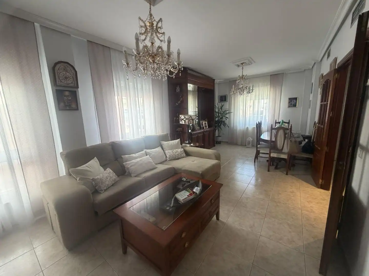 Sala de estar de Casa adosada en venta en Cáceres con Terraza, Trastero y Amueblado