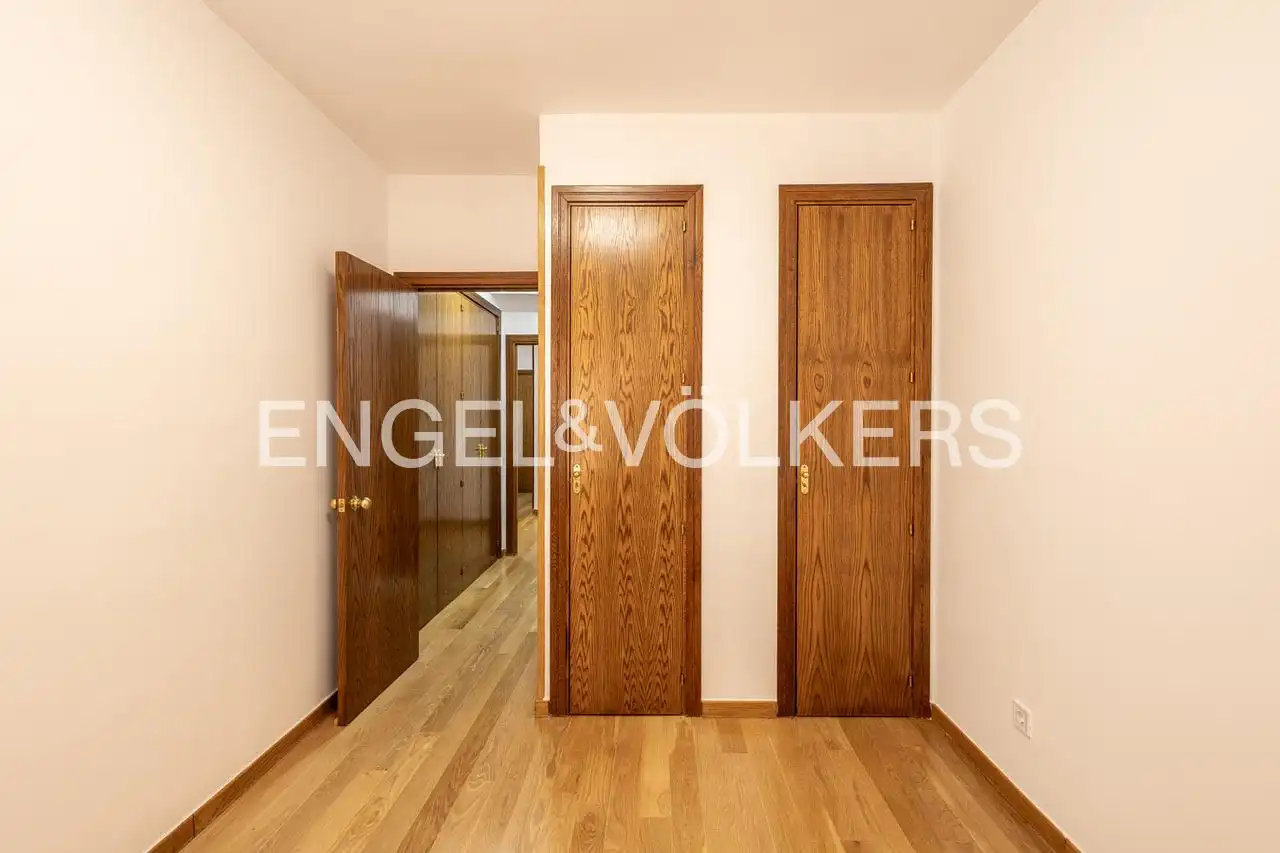 Schlafzimmer von Wohnung zum Verkauf in Madrid mit Klimaanlage, Heizung und Terrasse