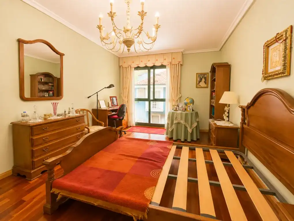 Habitación de Apartamento en venta en Cabrales con Calefacción y Amueblado