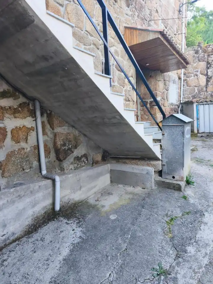 Vista exterior de Finca rústica en venda en Barbadás amb Calefacció, Jardí privat i Moblat