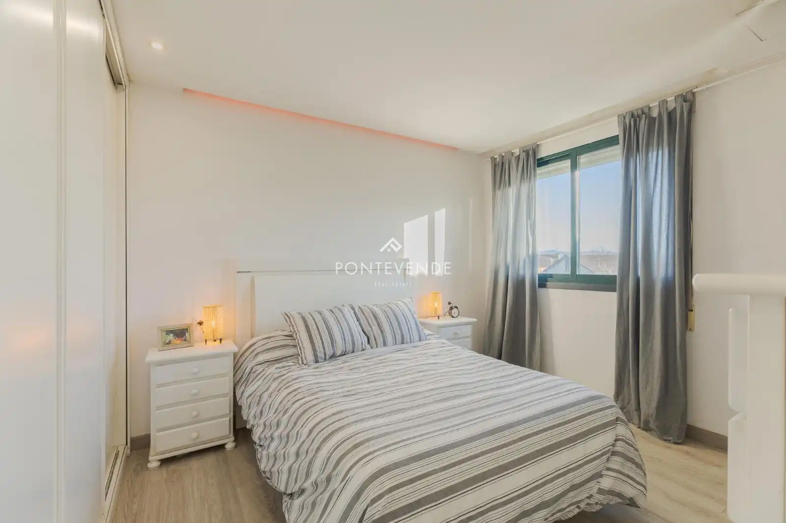 Bedroom of Houses for sale in Sanxenxo  with Heating and Furnished