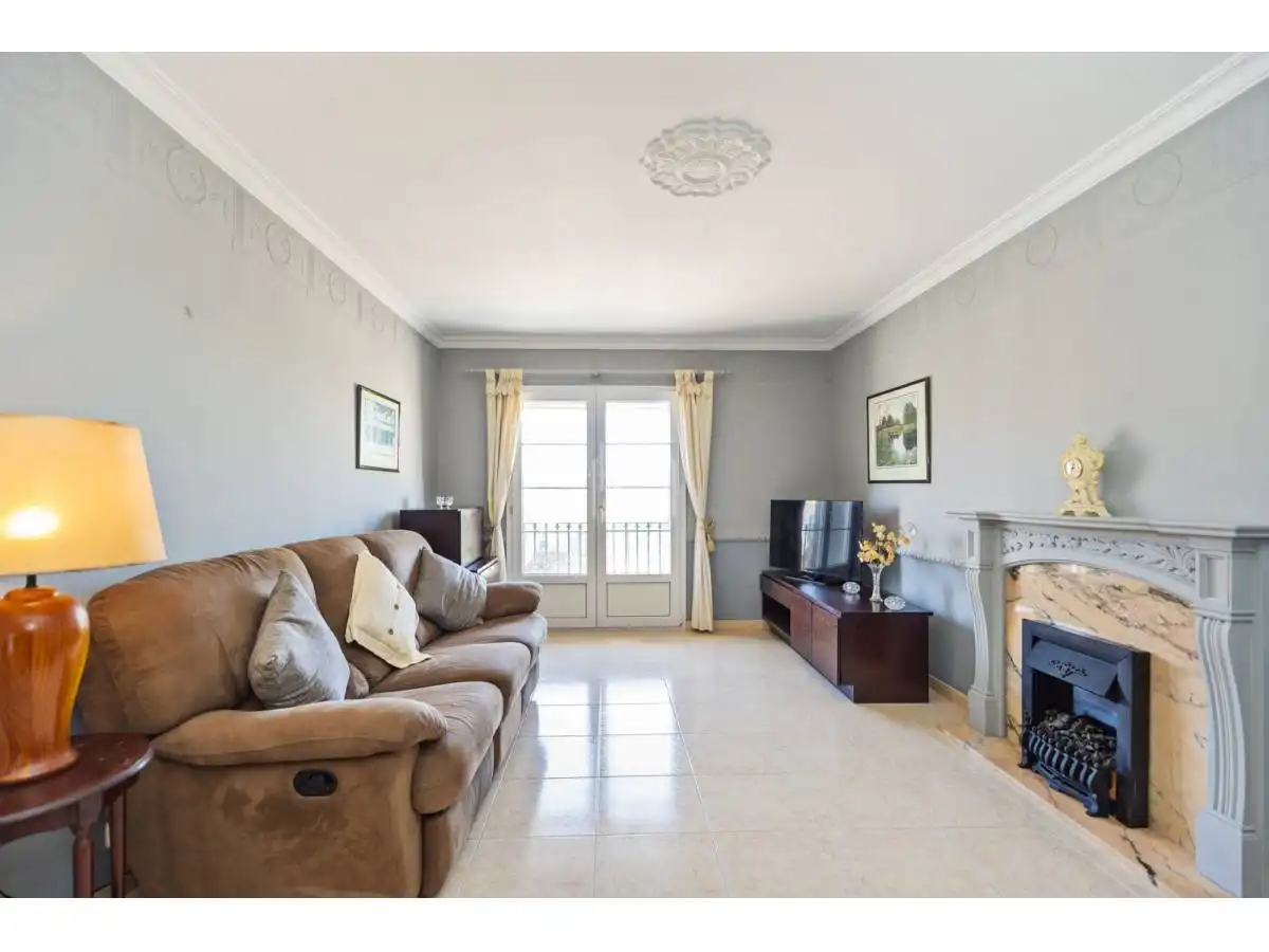Sala d'estar de Apartament en venda en Sant Lluís amb Terrassa i Moblat
