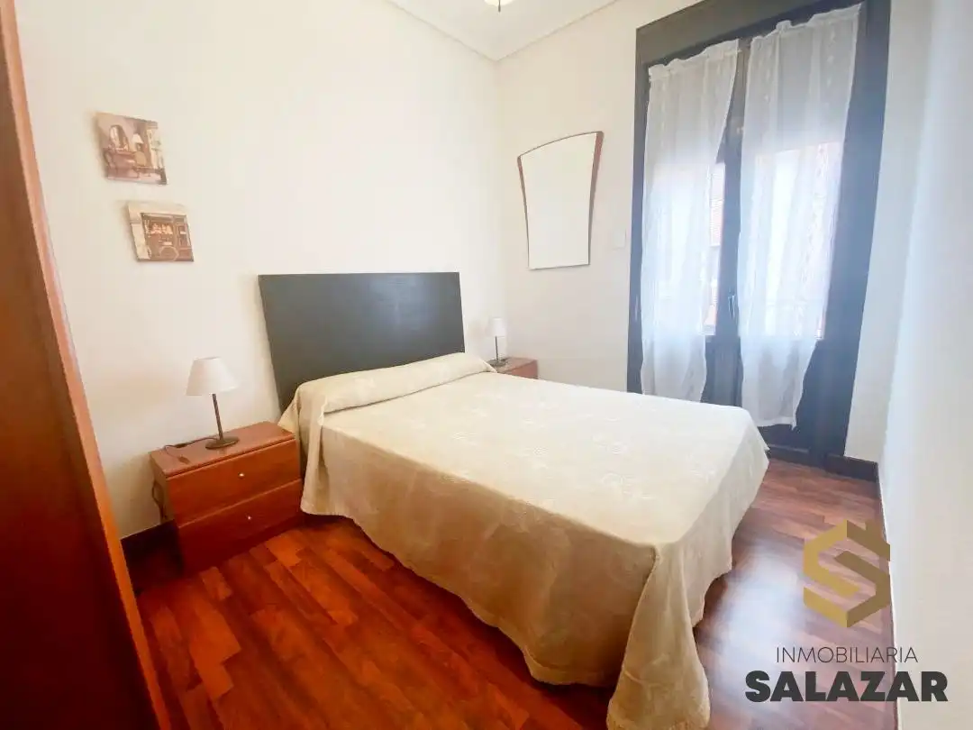 Dormitori de Apartament de lloguer en Abando - Albia