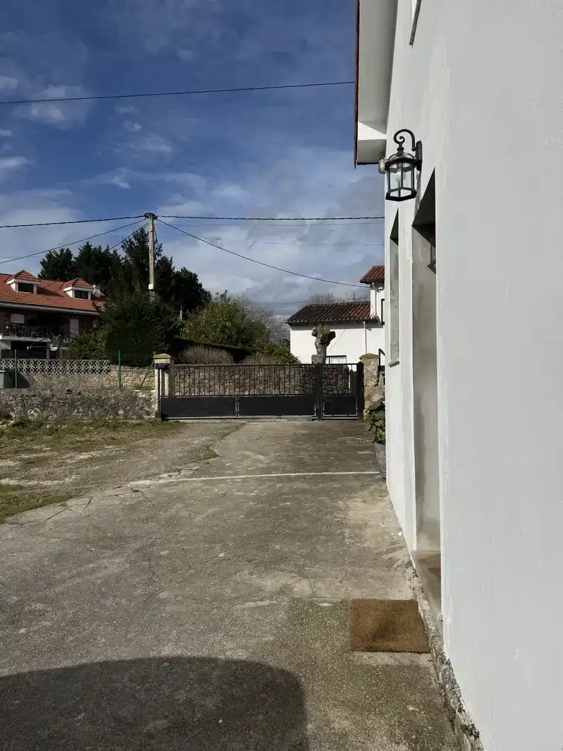Vista exterior de Casa o xalet en venda en Reocín