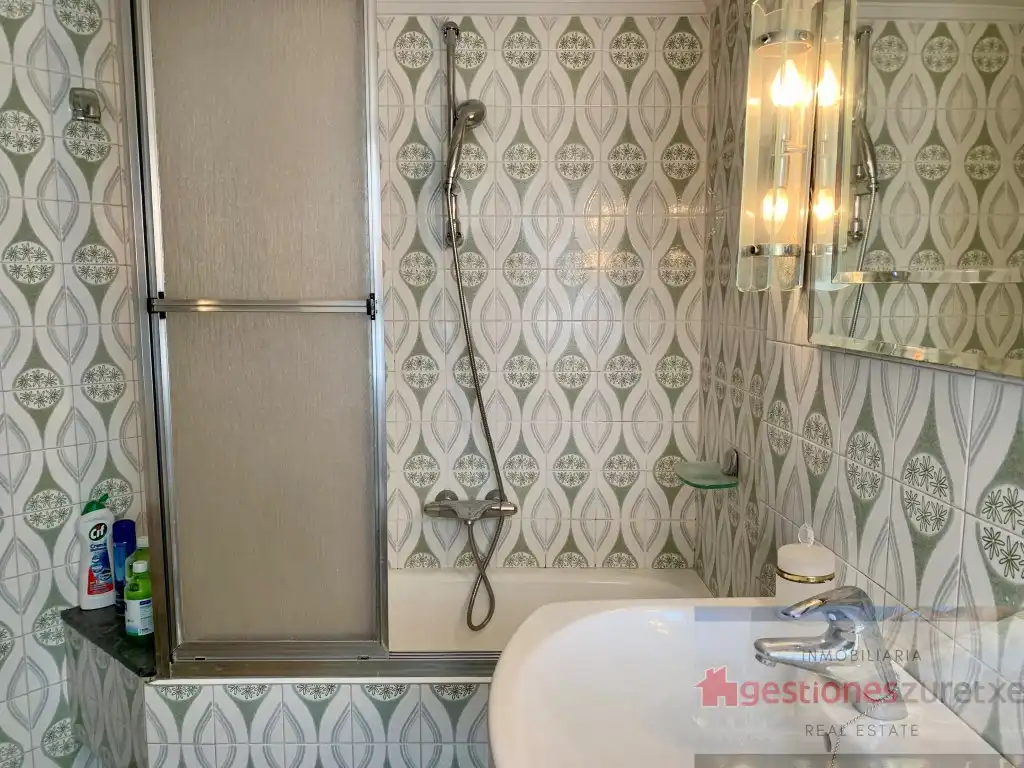 Bathroom of Flat for sale in Bilbao 